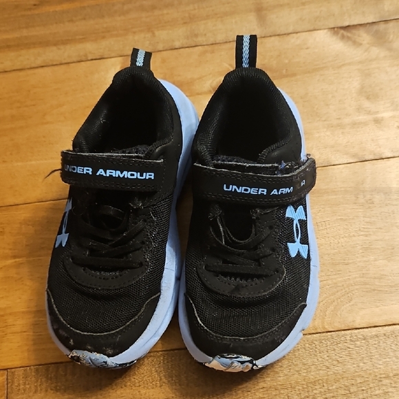 Under Armour Kids Sneakers in Black and Light Blue - Picture 1 of 4